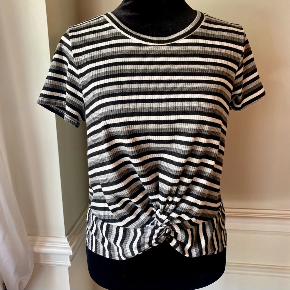 Moa Moa Cropped Twist Knot Top
